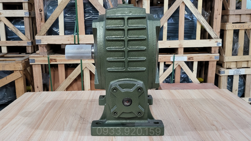 Các ứng dụng thực tế của hộp giảm tốc trục vít WPA 155