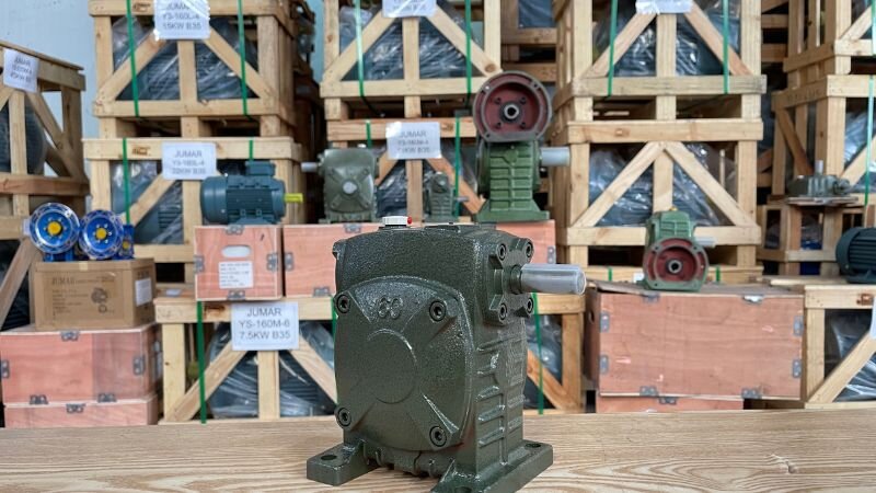 Nên sử dụng dầu cho hộp số giảm tốc.